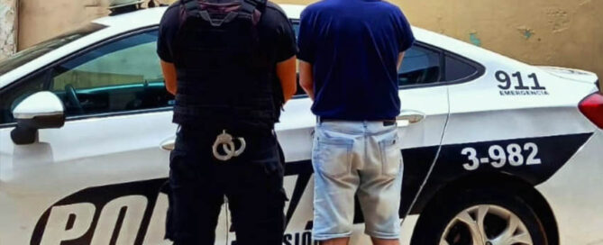 POSADAS: Detuvieron a un hombre que filmaba menores en una cafetería y se resistió a la Policía